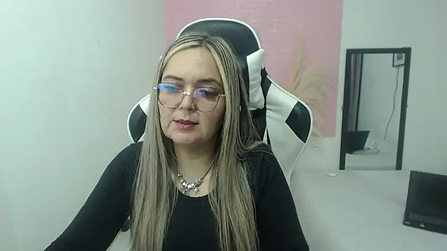 Snapshot of samy_vsn chatting on 06-26-26, 06:45 samy vsn online show from 06-26-26, 06:45