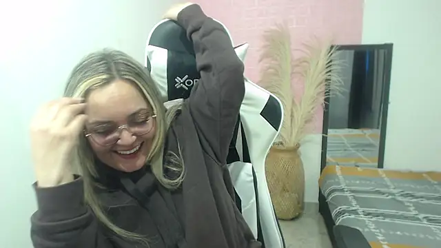 Snapshot of samy_vsn chatting on 07-14-26, 02:05 samy vsn online show from 07-14-26, 02:05