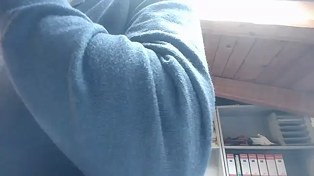 Snapshot of TWENTYONE0021 chatting on 10-28-25, 11:14 TWENTYONE0021 online show from 10-28-25, 11:14