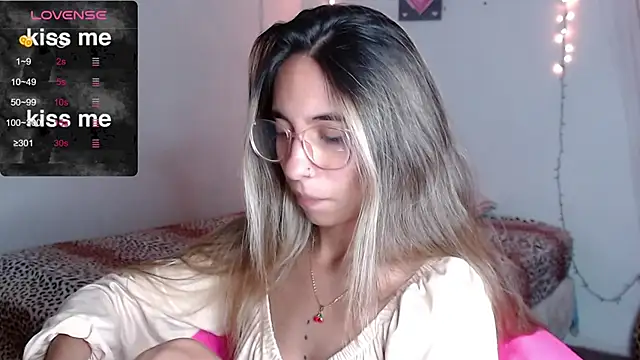 Snapshot of MitchWilson1 chatting on 10-01-25, 10:27 MitchWilson1 online show from 10-01-25, 10:27