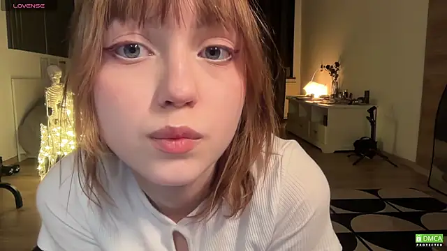 Snapshot of electric_babe chatting on 12-21-25, 02:24 electric babe online show from 12-21-25, 02:24