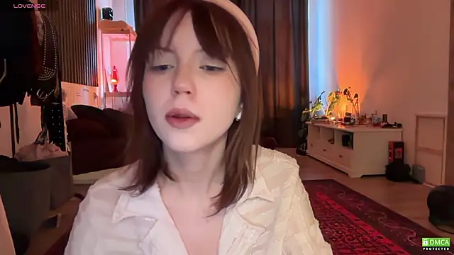 Snapshot of electric_babe chatting on 02-21-26, 01:45 electric babe online show from 02-21-26, 01:45