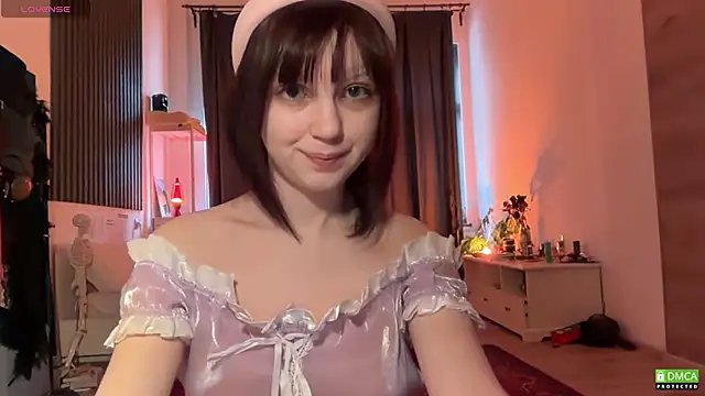 Snapshot of electric_babe chatting on 03-19-26, 07:23 electric babe online show from 03-19-26, 07:23