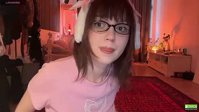 Snapshot of electric_babe chatting on 04-03-26, 02:48 electric babe online show from 04-03-26, 02:48