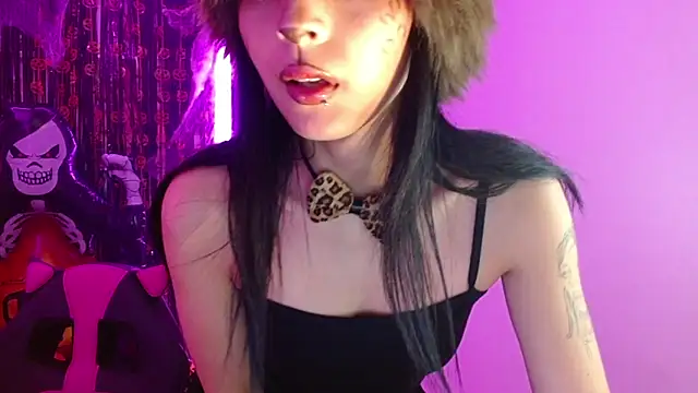 Kind Scarlett online show from 10-29-25, 02:58