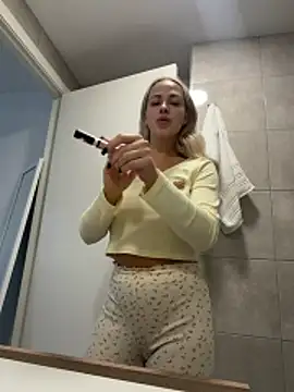 streetdoll online show from 11-29-25, 08:39