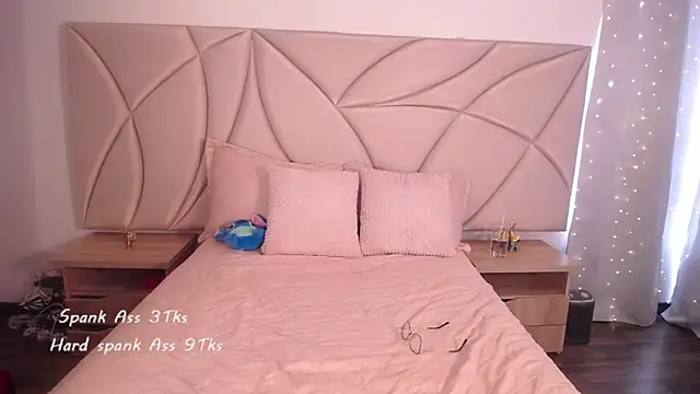 ValleryC online show from 11-04-25, 08:41