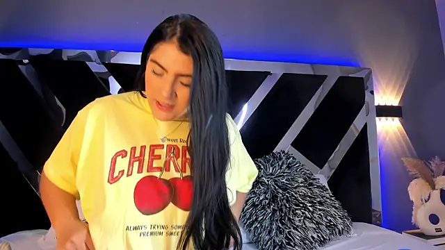 Snapshot of PaulinaDuarte chatting on 02-06-25, 11:21 PaulinaDuarte online show from 02-06-25, 11:21