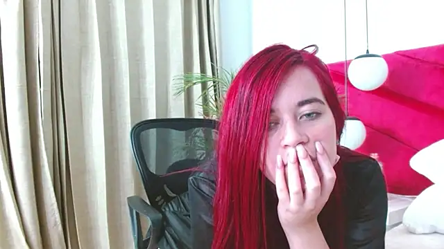 Snapshot of Sophie_ponce chatting on 05-13-26, 12:24 Sophie ponce online show from 05-13-26, 12:24
