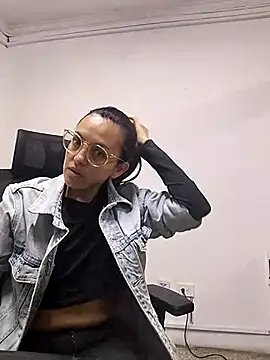 Snapshot of dalilla_macherano chatting on 03-12-25, 08:31 dalilla macherano online show from 03-12-25, 08:31