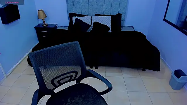 Lana stone  online show from 01-24-25, 03:22