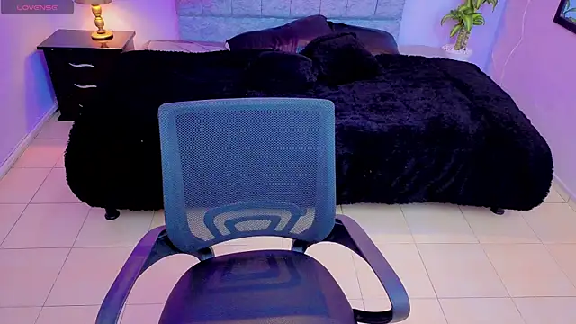 Lana stone  online show from 09-21-25, 02:57