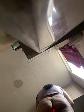 Snapshot of Kym_Owens chatting on 03-04-25, 09:00 Kym Owens online show from 03-04-25, 09:00