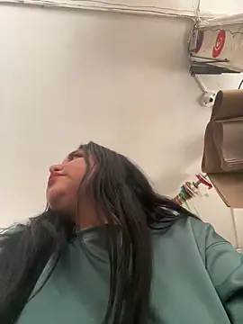 Snapshot of Kym_Owens chatting on 03-11-25, 08:09 Kym Owens online show from 03-11-25, 08:09