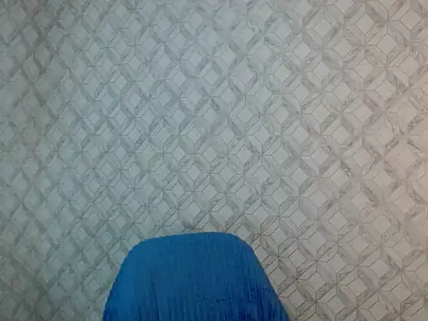 Snapshot of Emma-Wilson chatting on 05-13-26, 03:59 Emma-Wilson online show from 05-13-26, 03:59