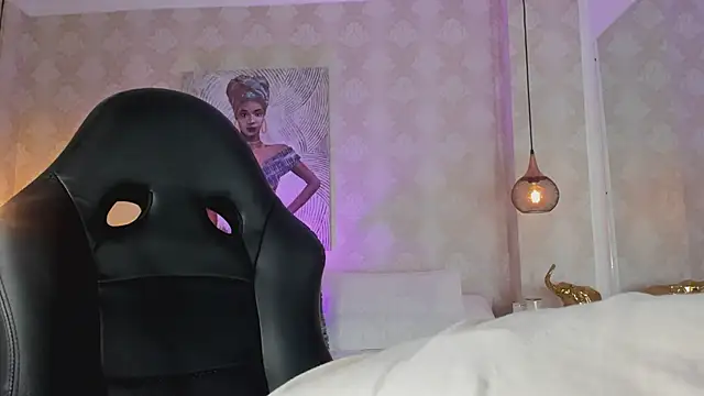 Snapshot of Shantall__ chatting on 01-18-25, 11:32 Shantall online show from 01-18-25, 11:32