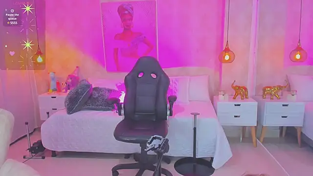 Snapshot of Shantall__ chatting on 03-21-25, 11:01 Shantall online show from 03-21-25, 11:01