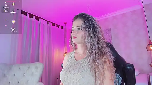 Snapshot of Shantall__ chatting on 10-21-25, 11:22 Shantall online show from 10-21-25, 11:22