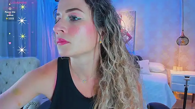 Snapshot of Shantall__ chatting on 11-07-25, 11:10 Shantall online show from 11-07-25, 11:10