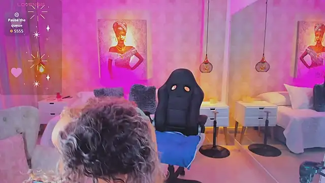 Snapshot of Shantall__ chatting on 11-10-25, 10:58 Shantall online show from 11-10-25, 10:58