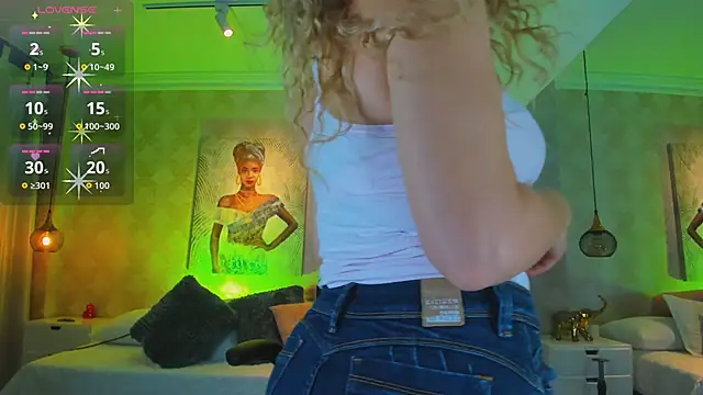 Snapshot of Shantall__ chatting on 11-20-25, 11:10 Shantall online show from 11-20-25, 11:10