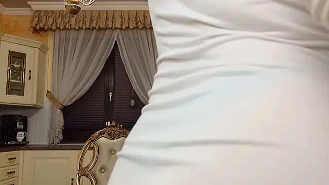 Snapshot of TUNDEROSE1 chatting on 02-10-25, 04:30 TUNDEROSE1 online show from 02-10-25, 04:30