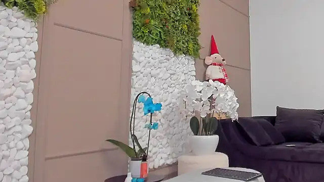 Deliciouslips online show from 02-25-25, 05:47