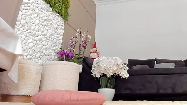 Deliciouslips online show from 03-19-25, 06:35