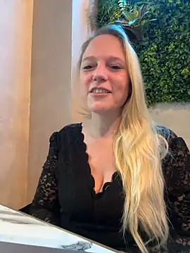 Snapshot of MoniqueLaFee chatting on 01-09-25, 08:55 MoniqueLaFee online show from 01-09-25, 08:55