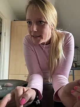 Snapshot of MoniqueLaFee chatting on 01-29-25, 12:13 MoniqueLaFee online show from 01-29-25, 12:13