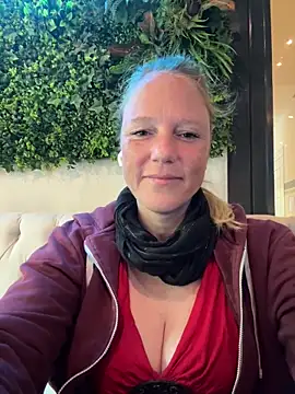 Snapshot of MoniqueLaFee chatting on 09-27-25, 07:57 MoniqueLaFee online show from 09-27-25, 07:57