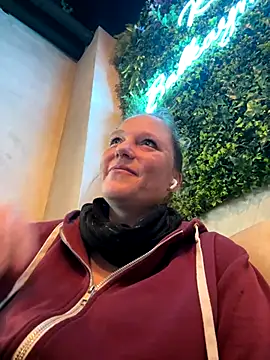 Snapshot of MoniqueLaFee chatting on 12-16-25, 08:41 MoniqueLaFee online show from 12-16-25, 08:41