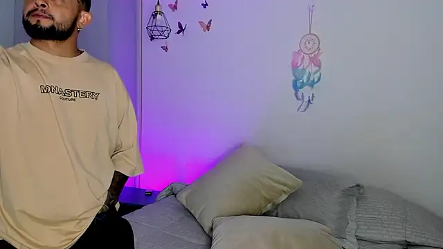 Chloe Johnson  online show from 03-12-26, 03:34