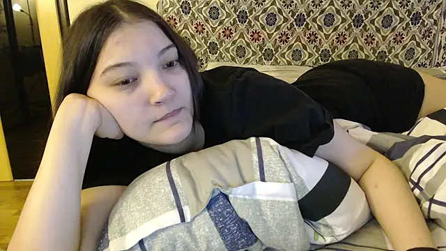 Snapshot of AlisaDevis chatting on 01-05-25, 12:10 AlisaDevis online show from 01-05-25, 12:10