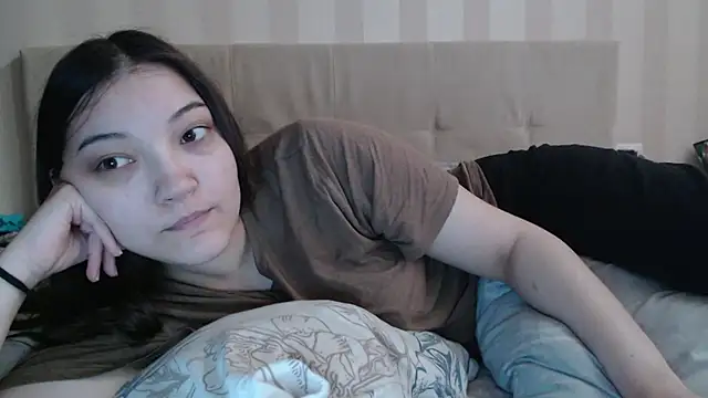 Snapshot of AlisaDevis chatting on 05-16-26, 06:21 AlisaDevis online show from 05-16-26, 06:21