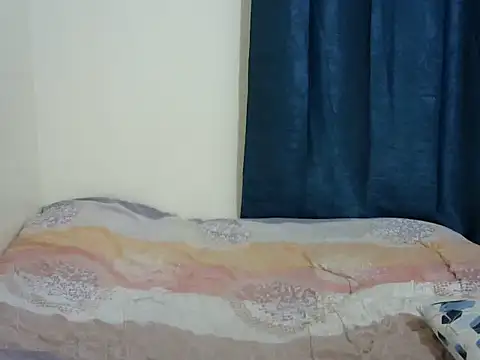 Snapshot of Kariselle- chatting on 10-11-25, 07:23 Kariselle- online show from 10-11-25, 07:23