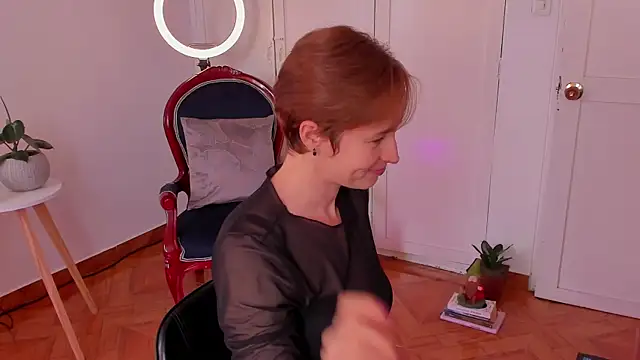 Snapshot of cuddlingbunny chatting on 12-12-24, 04:53 cuddlingbunny online show from 12-12-24, 04:53