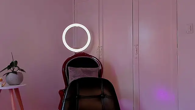 Snapshot of cuddlingbunny chatting on 12-12-24, 07:59 cuddlingbunny online show from 12-12-24, 07:59