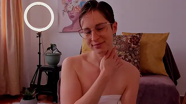 Snapshot of cuddlingbunny chatting on 02-23-25, 03:18 cuddlingbunny online show from 02-23-25, 03:18