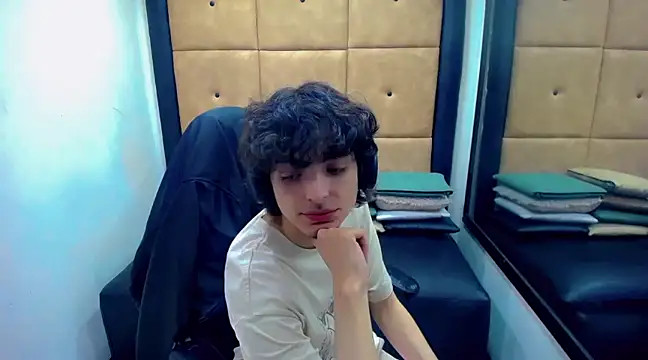Snapshot of Sr_BonnyEthan chatting on 12-06-24, 02:17 Sr BonnyEthan online show from 12-06-24, 02:17