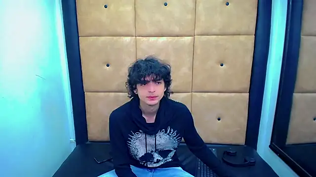 Snapshot of Sr_BonnyEthan chatting on 12-10-24, 01:33 Sr BonnyEthan online show from 12-10-24, 01:33