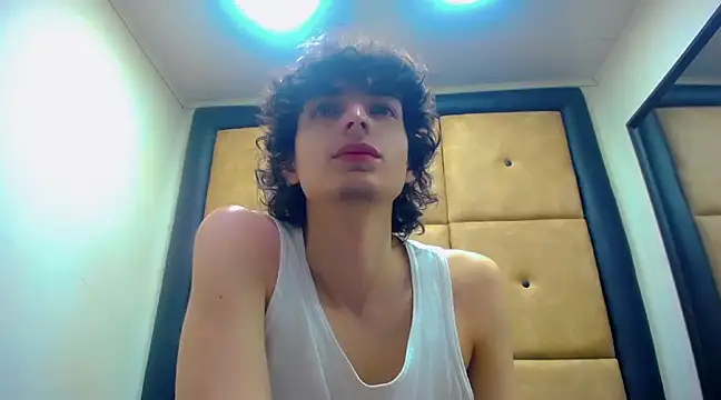 Snapshot of Sr_BonnyEthan chatting on 12-14-24, 01:38 Sr BonnyEthan online show from 12-14-24, 01:38