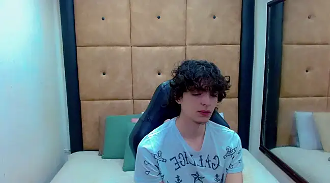 Snapshot of Sr_BonnyEthan chatting on 12-27-24, 01:39 Sr BonnyEthan online show from 12-27-24, 01:39