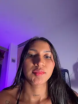 Snapshot of Barbiebrunette_ chatting on 10-24-25, 11:34 Barbiebrunette online show from 10-24-25, 11:34