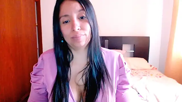 Snapshot of emely_sexx20 chatting on 12-15-24, 09:31 emely sexx20 online show from 12-15-24, 09:31