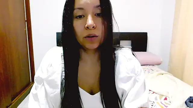 Snapshot of emely_sexx20 chatting on 12-16-24, 10:34 emely sexx20 online show from 12-16-24, 10:34