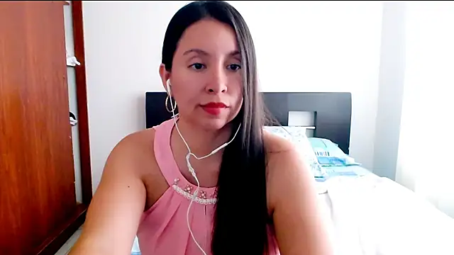 Snapshot of emely_sexx20 chatting on 02-02-25, 06:42 emely sexx20 online show from 02-02-25, 06:42