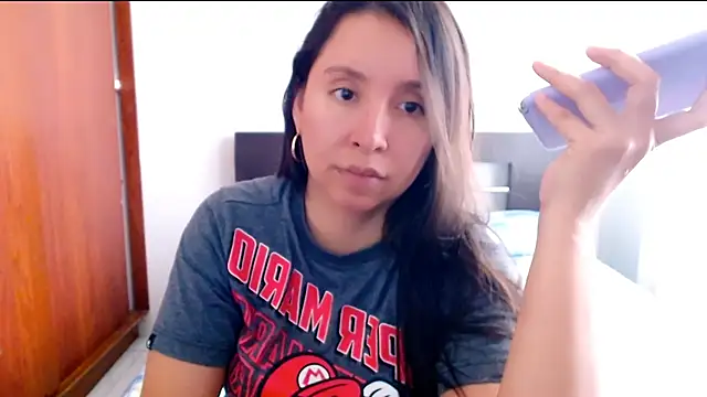 Snapshot of emely_sexx20 chatting on 02-03-25, 06:07 emely sexx20 online show from 02-03-25, 06:07
