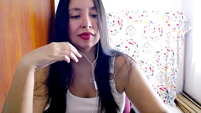 Snapshot of emely_sexx20 chatting on 03-02-25, 04:53 emely sexx20 online show from 03-02-25, 04:53