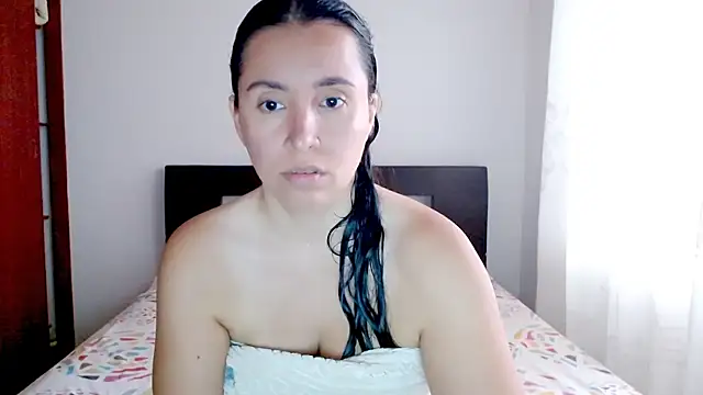 Snapshot of emely_sexx20 chatting on 10-11-25, 01:42 emely sexx20 online show from 10-11-25, 01:42